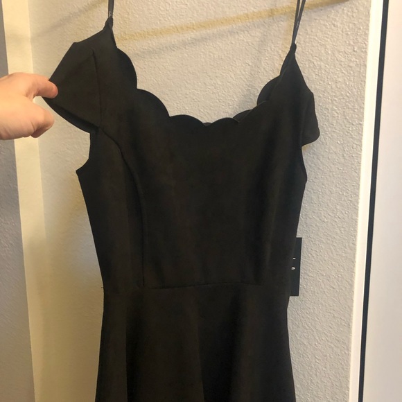 Lulus black scallop neck dress, NWT, size XS - Picture 4 of 4